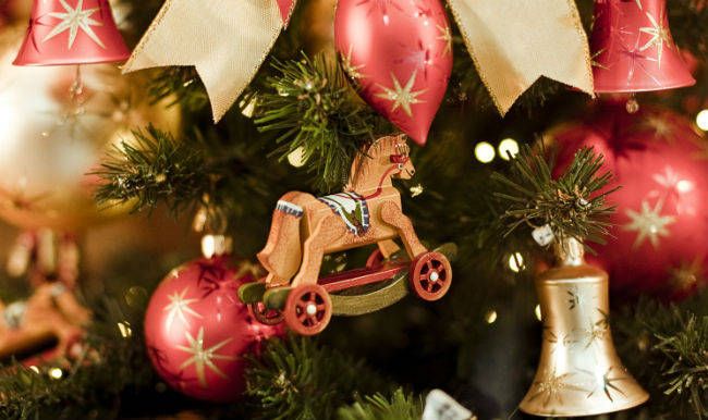 Жители Минского района делятся историями главных елочных игрушек