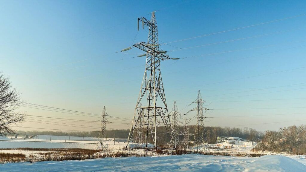 Главу Минского района попросили решить проблемы с нехваткой электричества в Обчаке