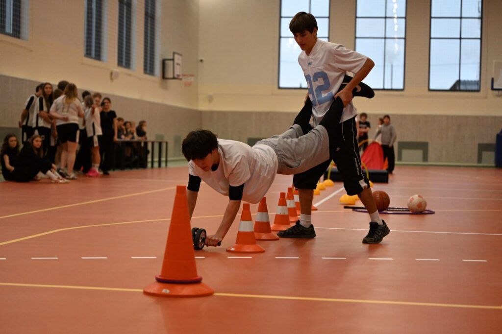 В Лесковке БРСМ и подростки провели совместный матч 