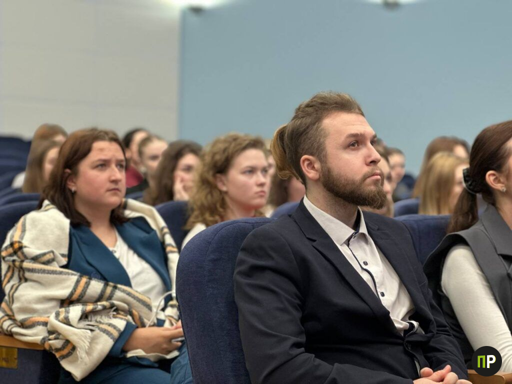 Денис Колесень встретился с молодыми специалистами Минского района