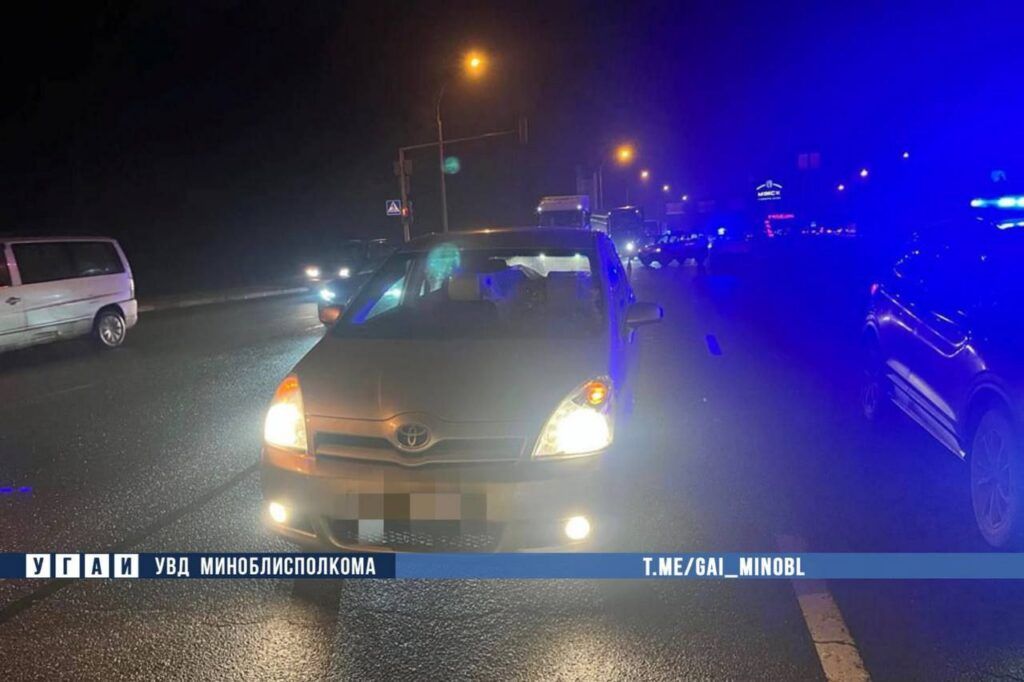 В Минском районе водитель проигнорировал светофор и сбил пешехода на переходе