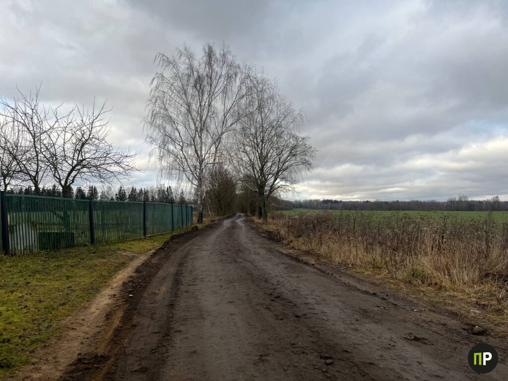 В Плебанцах спонсоры и власти соединили жилую зону с остановкой