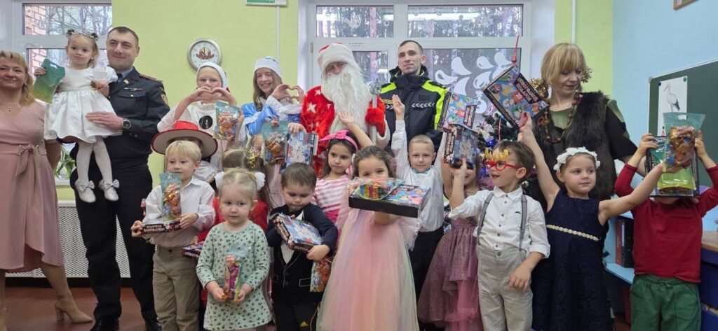 Сотрудники ГАИ Минского района поздравили воспитанников детского сада в Ждановичах