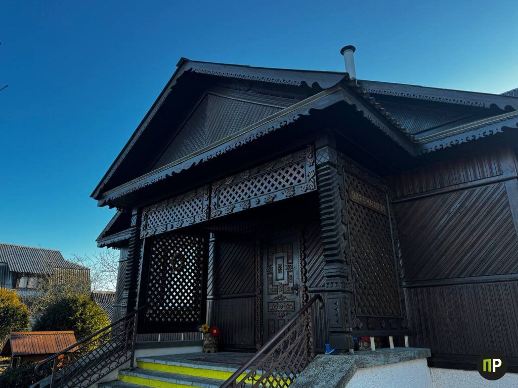 Нашли сказочный терем в Королев Стане — кто украсил резьбой усадьбу