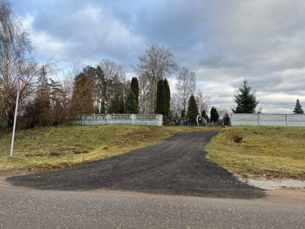 В Котягах обустроили подъезд к кладбищу