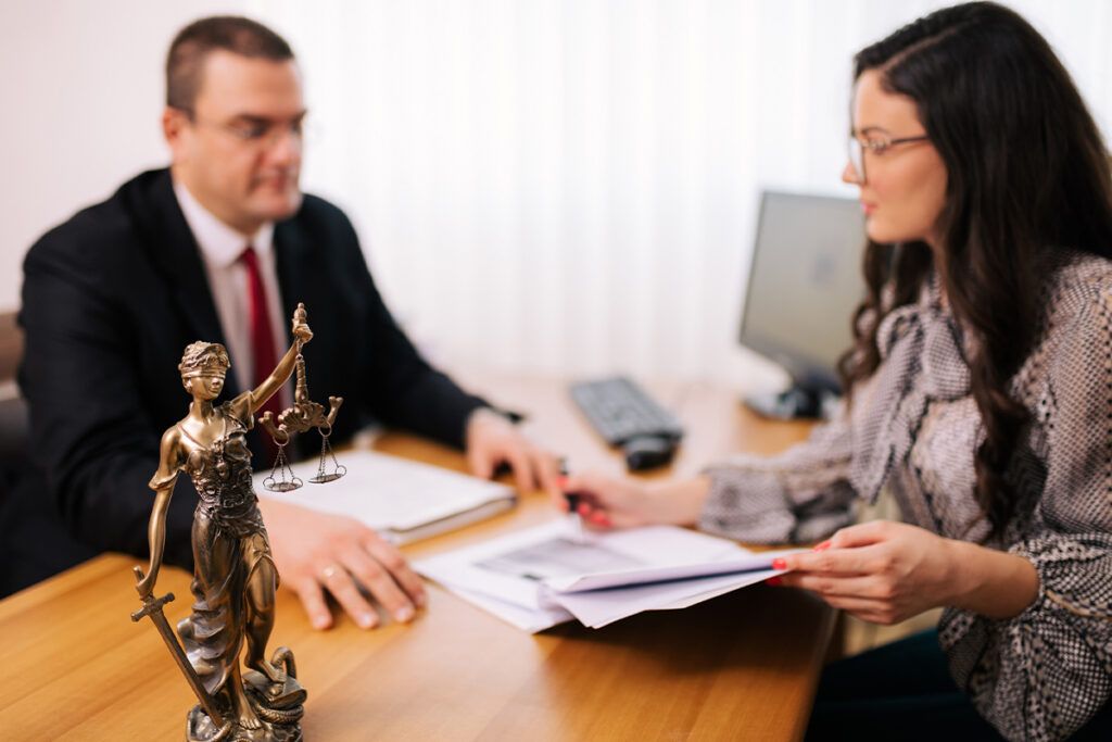 Стало известно, когда за услуги адвоката можно не платить