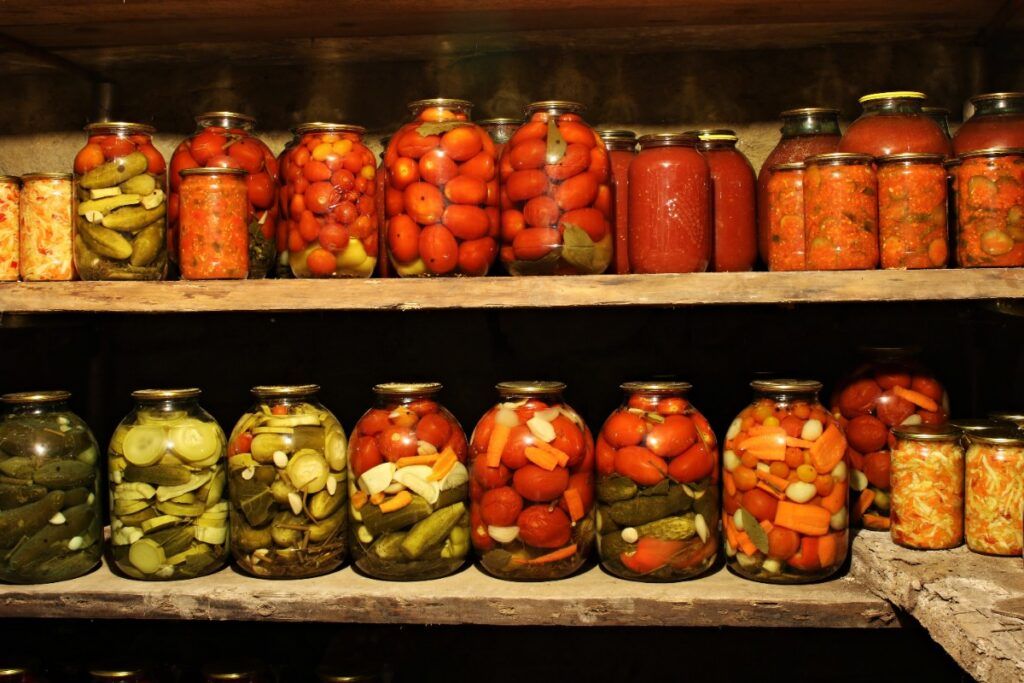 Можно ли передавать домашнюю консервацию социальным учреждениям, объясняет эксперт