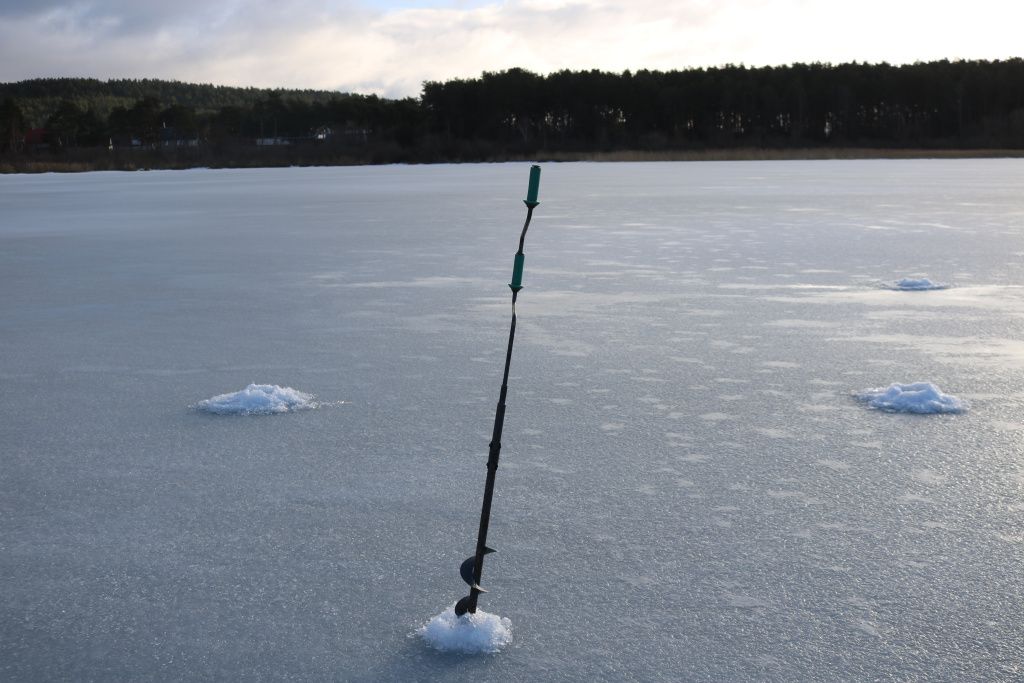 Как спасти рыбу от зимнего замора? Рассказываем