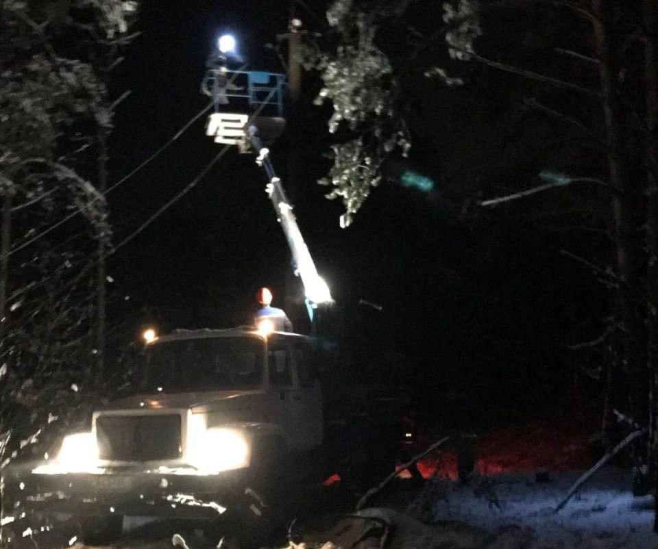 В Беларуси более 200 населенных пунктов остались без света из-за погоды