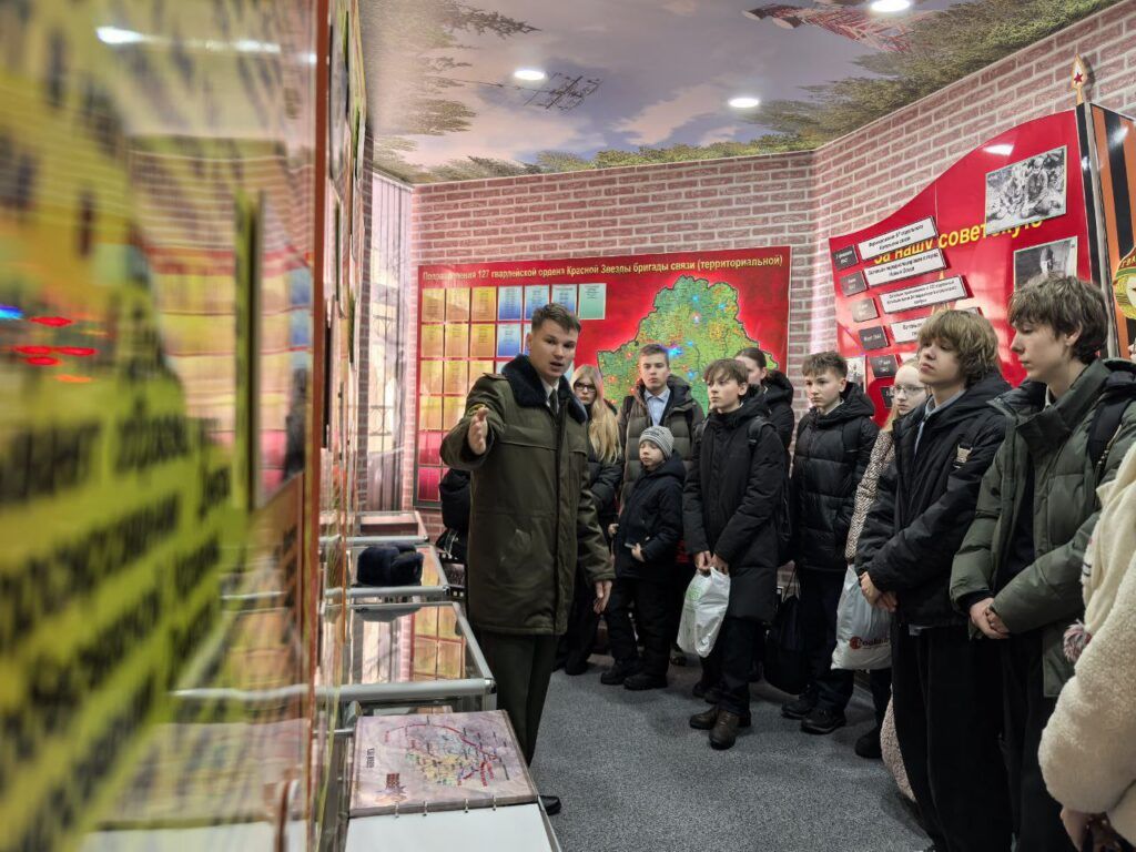 Школьники из Колодищей побывали в гостях у 127-й бригады связи