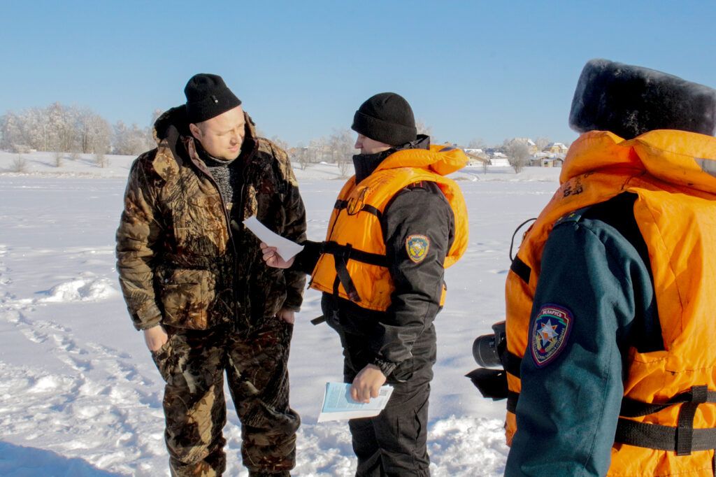 Почему рыбаки на Хмелевских прудах игнорируют спасательные жилеты