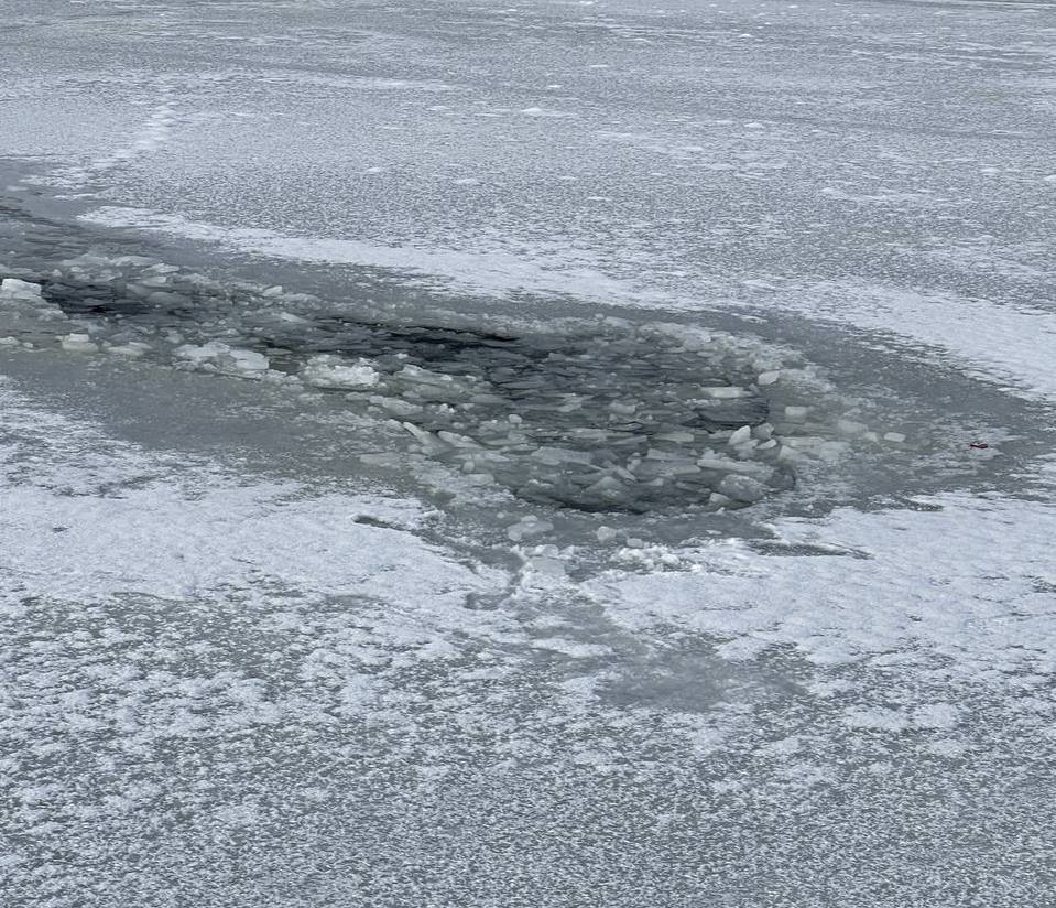 В Заславле прохожий спас мужчину, который провалился под лед