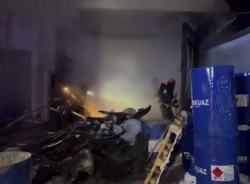 Пожар в частном гараже ликвидировали в деревне Скориничи