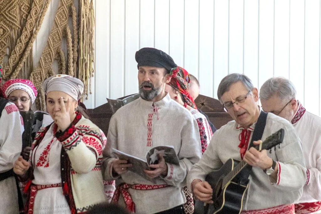 Ради чего в Заславле объединились прихожане, певцы и художники