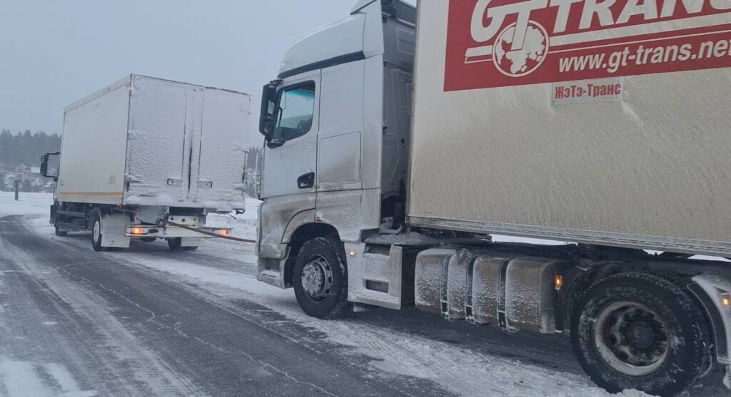 Возле Заславля застряла очередная фура