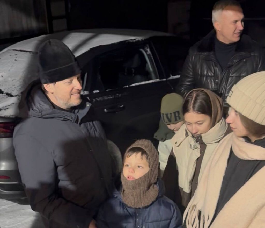 Воспитанники воскресной школы из Старого Села поздравили с Рождеством одиноких прихожан