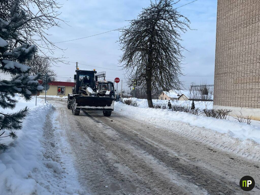 Как проходит уборка снега — посмотрели из кабинки грейдера в Михановичах