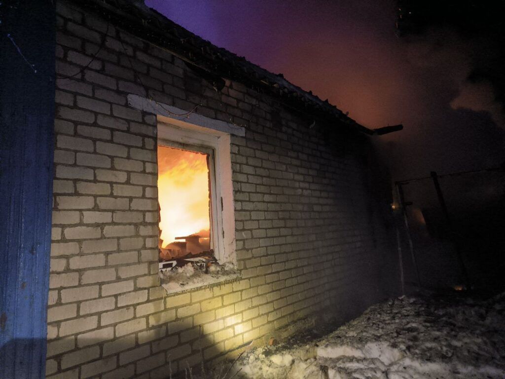 Пожарный извещатель спас жителя деревни Каменец при пожаре дома