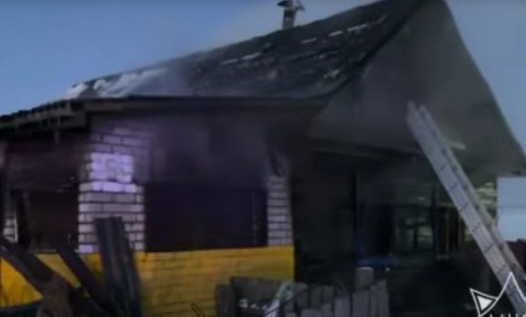 В Новом Дворе при пожаре погибли три человека. Узнали подробности