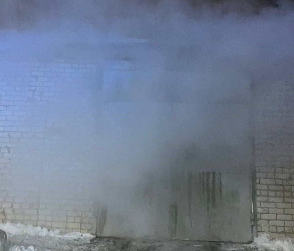 В Минском районе из-за неправильной разделки печи загорелся гараж