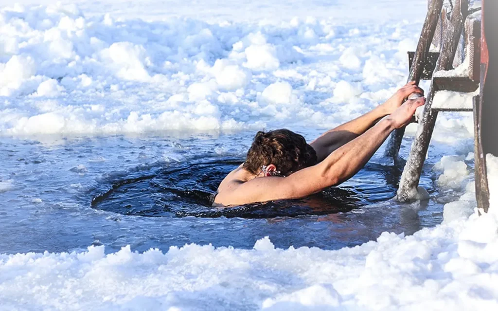 Как безопасно окунуться в прорубь на Крещение? Рассказали в МЧС