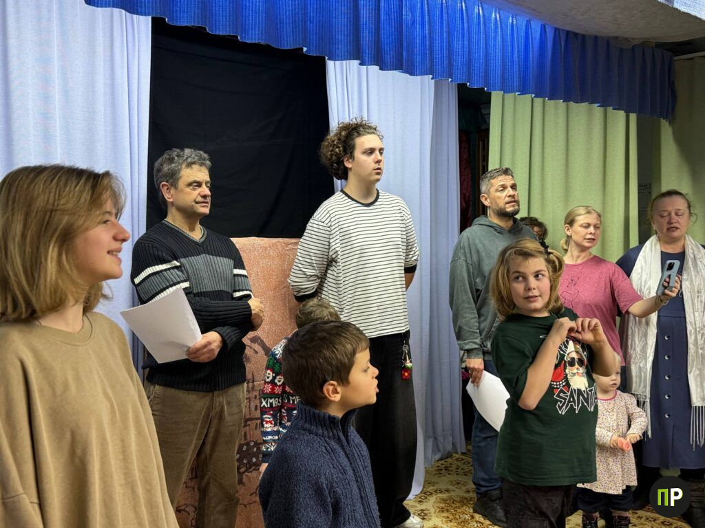 Посмотрели, какой рождественский спектакль готовит приходской театр в Старом Селе