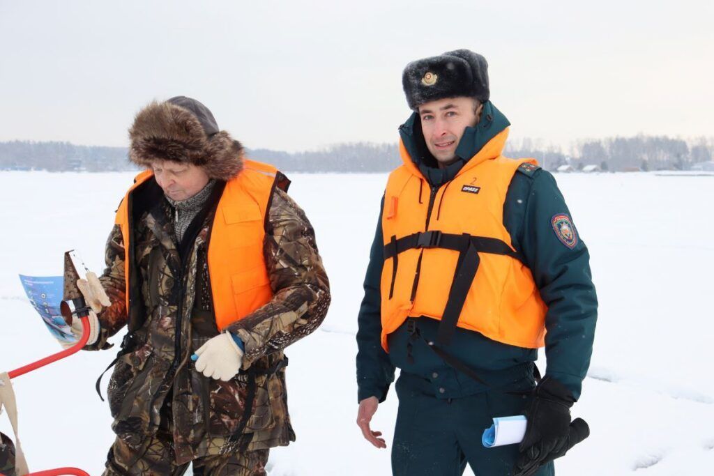 Спасатели Минского района проверили, как рыбаки соблюдают безопасность на льду водоемов