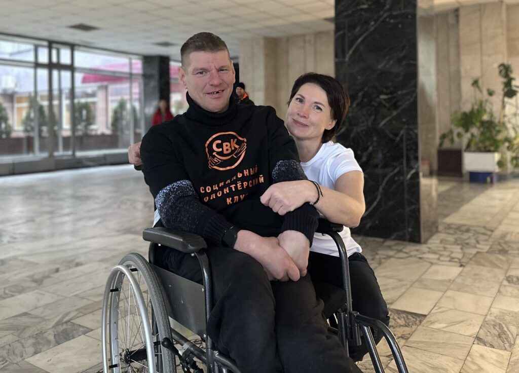 Жительница Боровлян рассказала, почему три года помогает в инклюзивном клубе