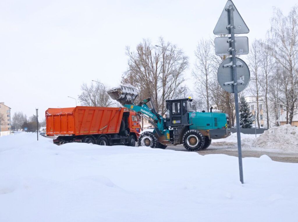 Узнали, сколько снега вывезли с улиц Заславля после циклона «Улли»