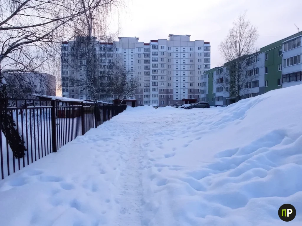 Семейный отдых в Заславле закончился сломанным забором детсада