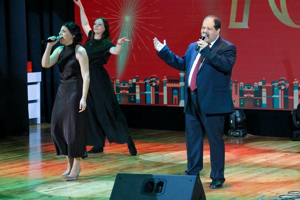 В Заславле юбилей отметила студия, где взрослые заново учатся слышать себя