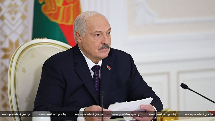Лукашенко поручил отрегулировать уличное освещение в стране
