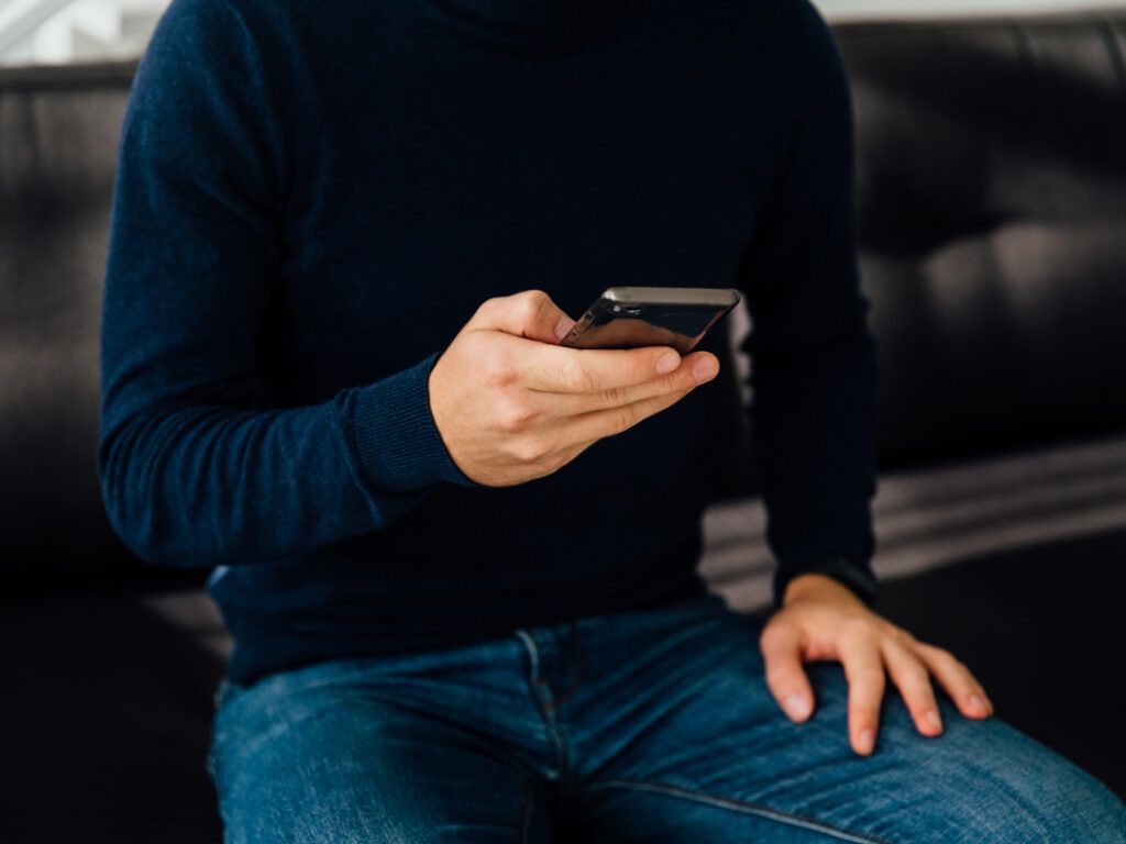 Житель Хатежино потерял более 15 тысяч BYN после звонка лже-сотрудников Белпочты