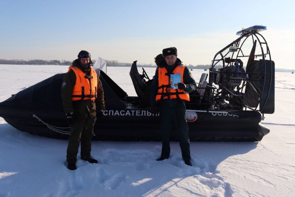 Как спасатели Минского района проводят рейды по местам зимней рыбалки