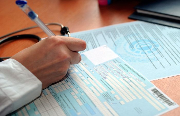 ИП, адвокатам и нотариусам изменили порядок назначения больничных