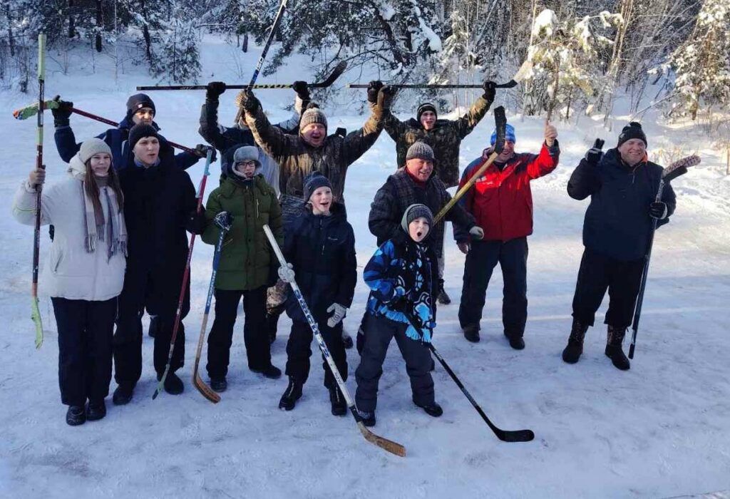 Первый товарищеский турнир по хоккею провели в Марьяливо