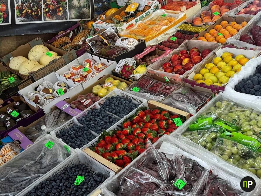 В Таборах рухнули цену на хурму: что и за сколько продают на рынке в феврале