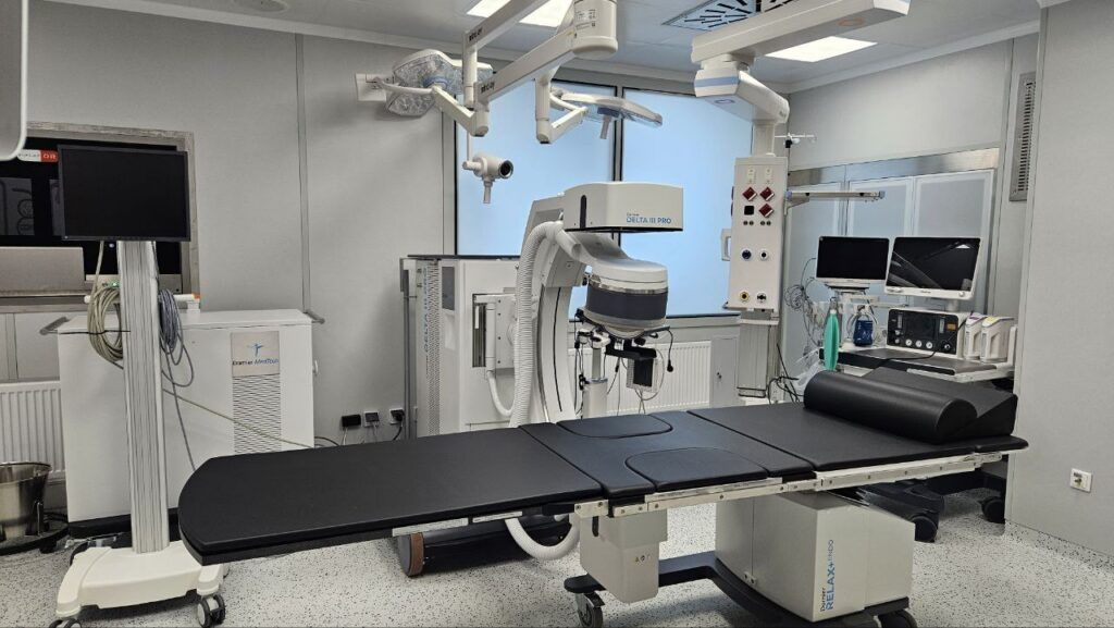 Новое оборудование для лечения мочекаменной болезни заработало в Лесном