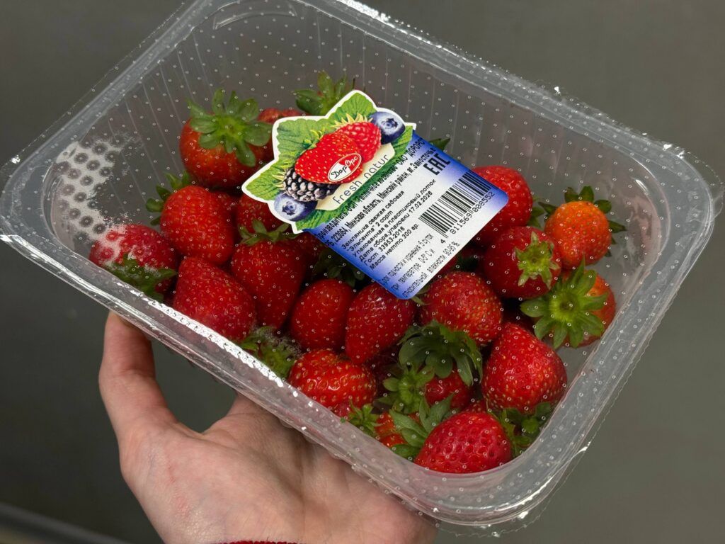 Нашли самую дешевую свежую клубнику в магазине под Минском