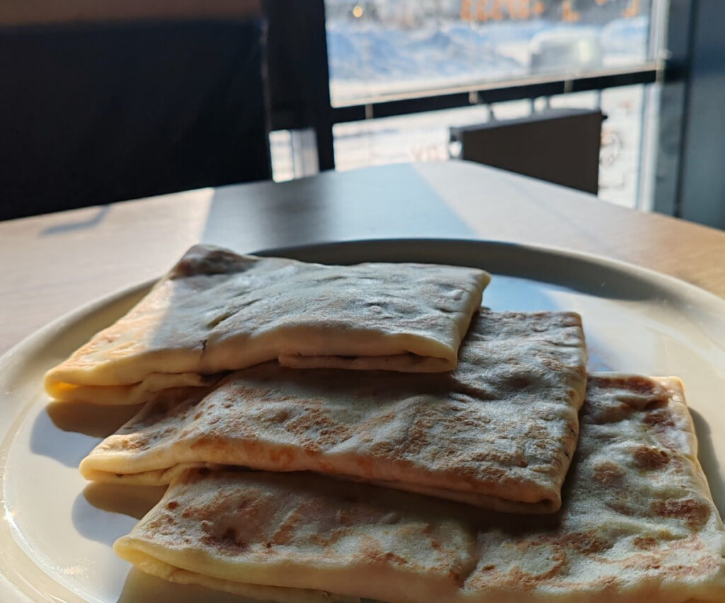 Почему одному кафе под Минском пришлось срочно возвращать блины в меню