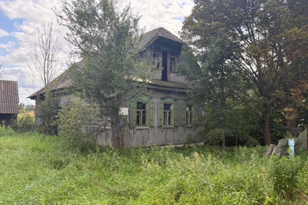 Это объявление обсуждает весь Threads: в Тарасово сдают дом без света и бартером на айфон