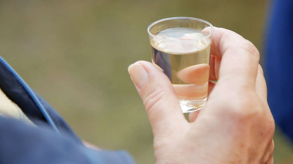 Жительница Минского района умерла после отравления спиртом