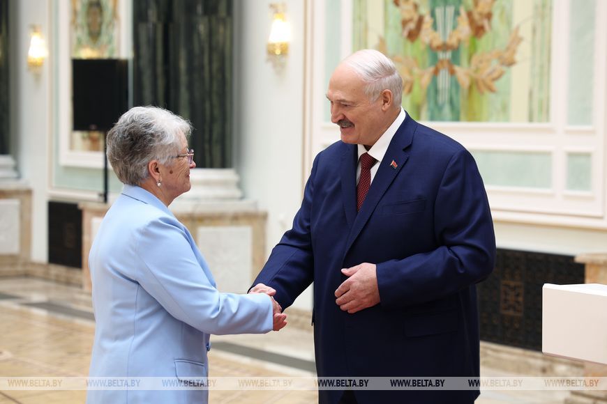 Президент наградил ведущего научного сотрудника Института плодоводства