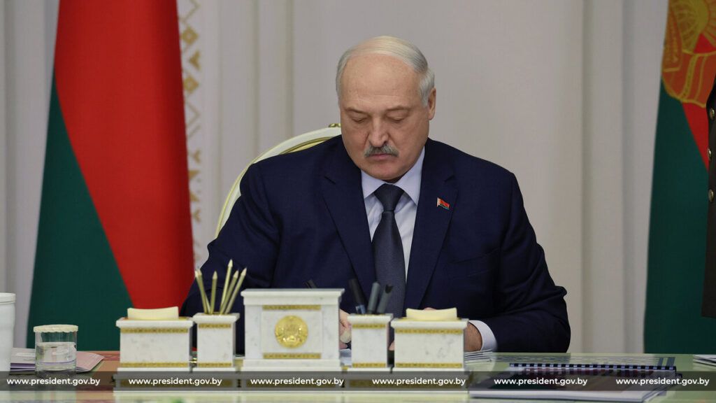 Президент Беларуси помиловал 250 человек