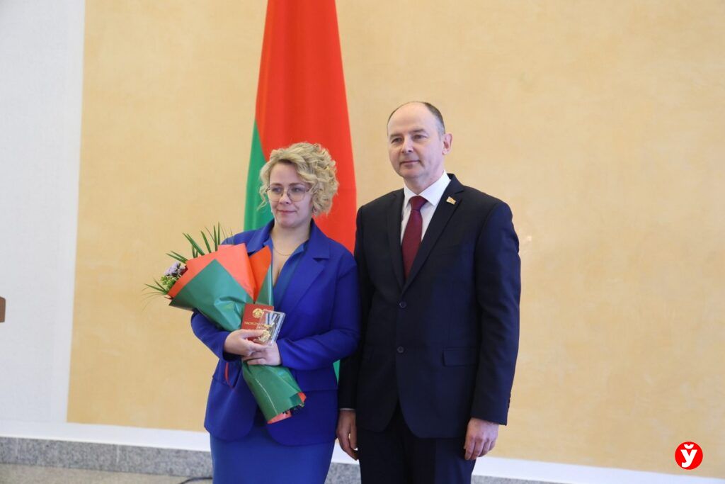 Кушнаренко вручил орден Матери жительницам Минского района