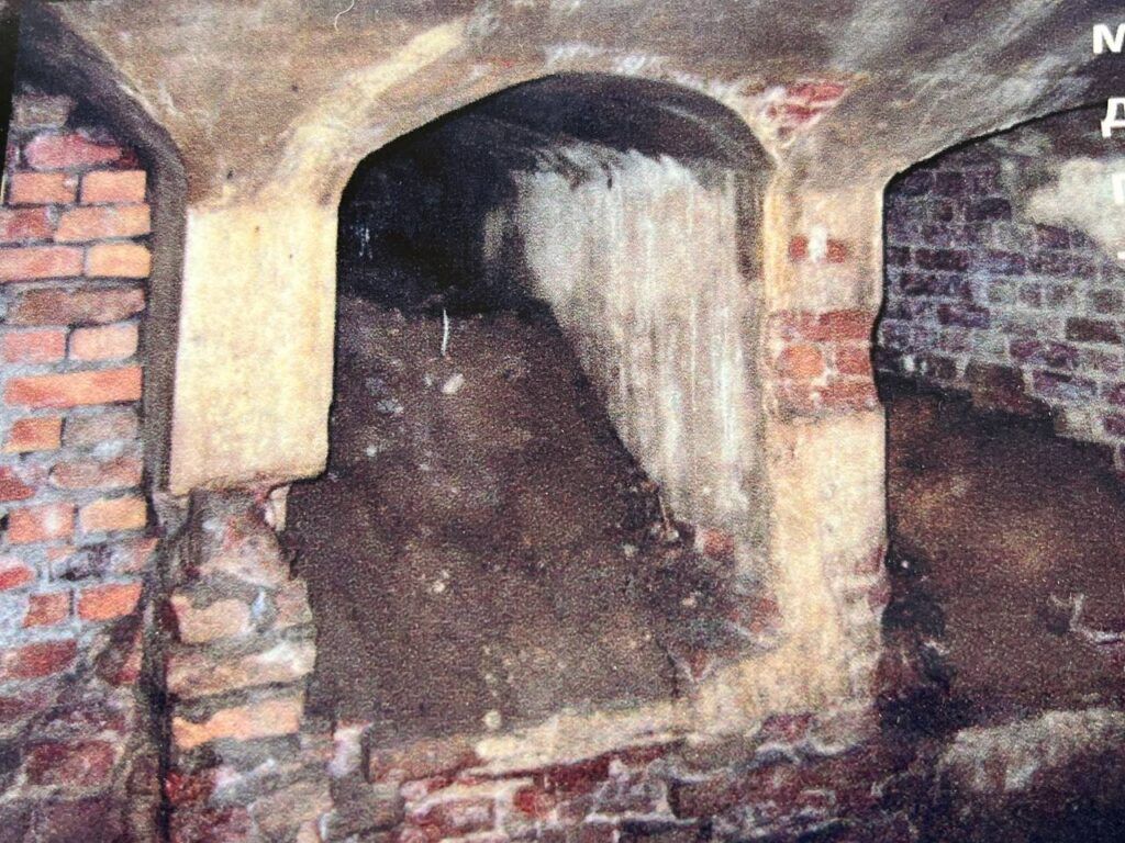 В деревне под Минском нашли усыпальницу Радзивиллов и подземные ходы