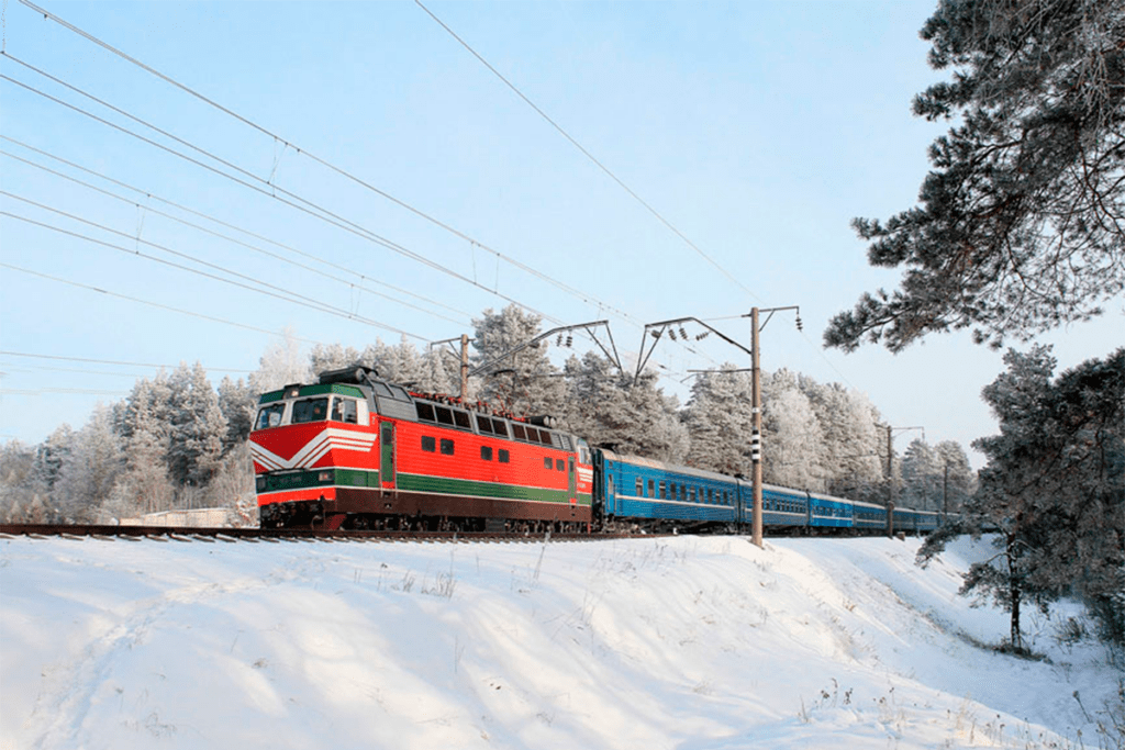 В Заславле электричка насмерть сбила девушку