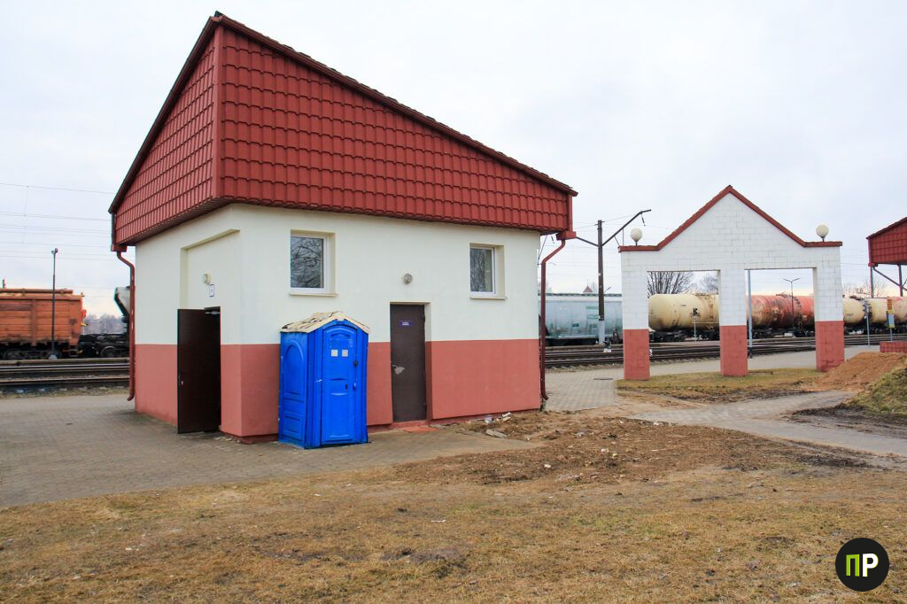 В Заславле на вокзале заработал общественный туалет – почему его закрывали
