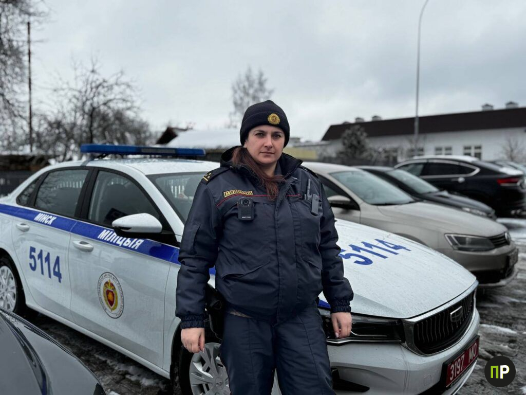 Женщина в погонах спасает жителей Копища от мошенников и беды