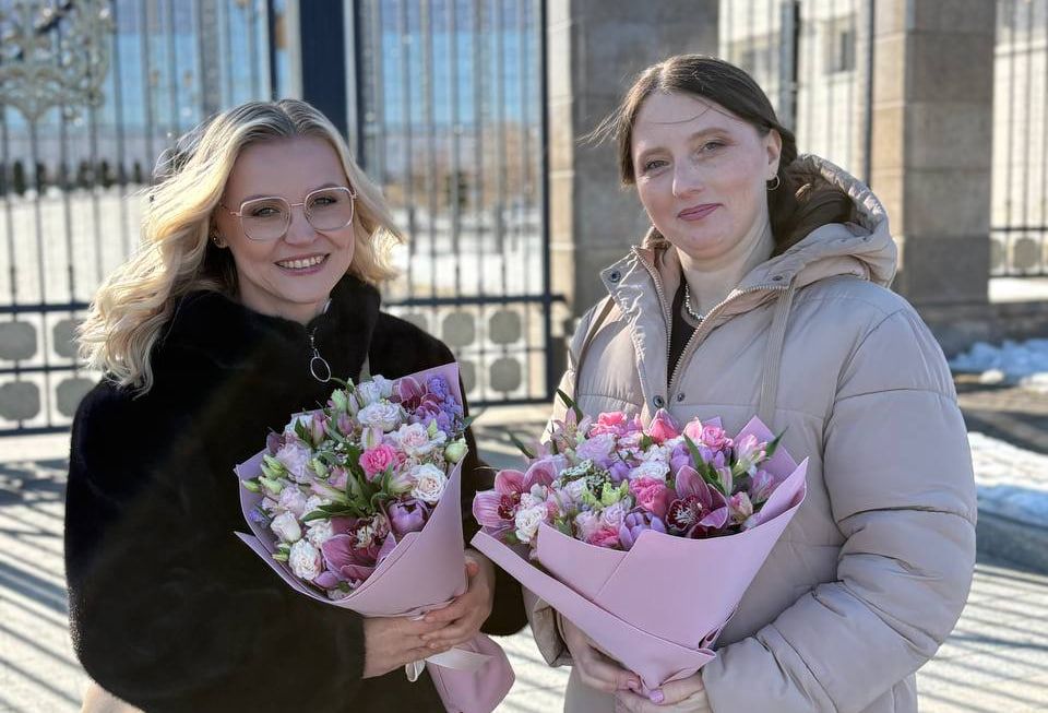 Две многодетные мамы из Минского района получили орден Матери из рук Президента